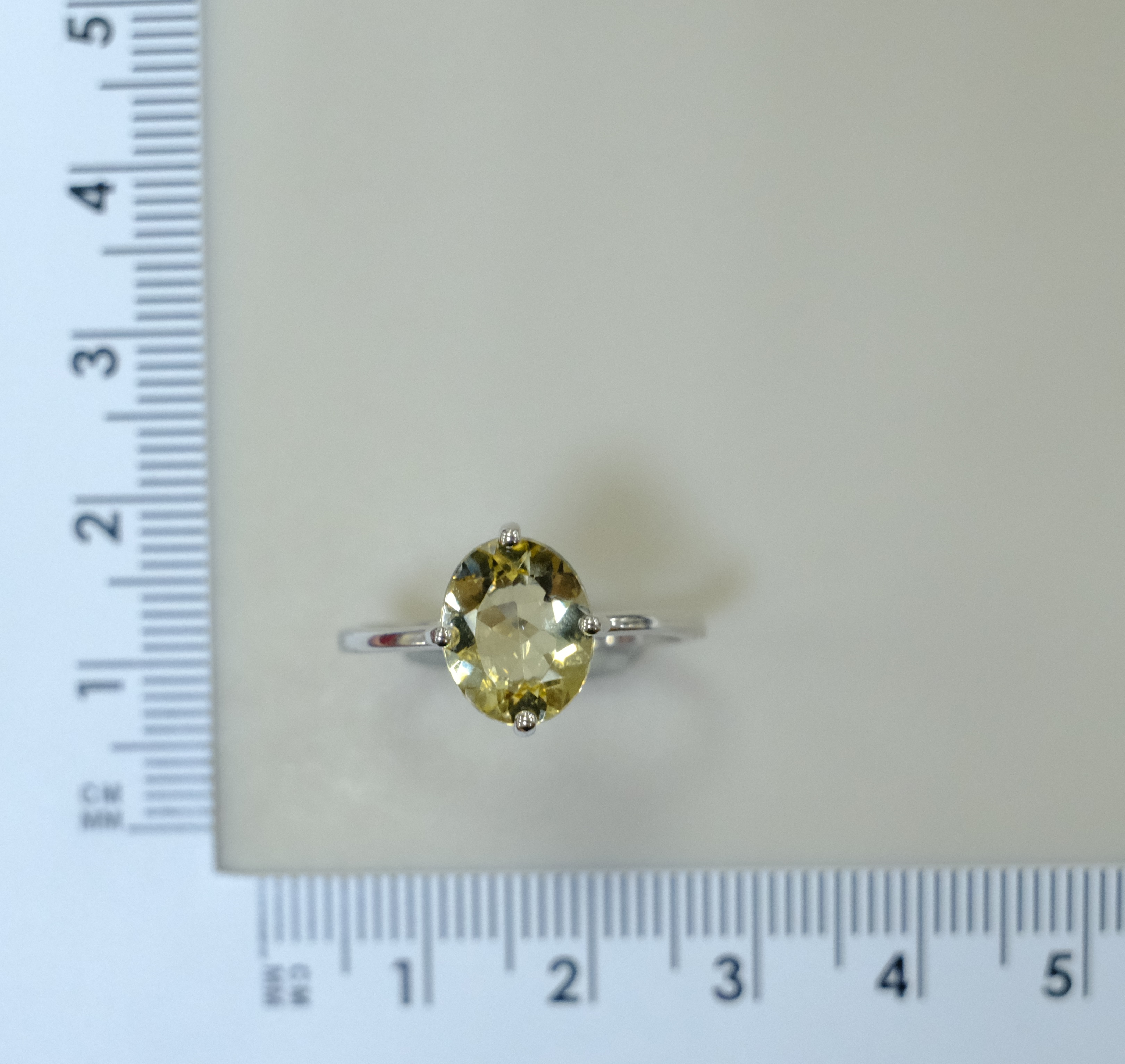 Серебряное кольцо с гелиодором